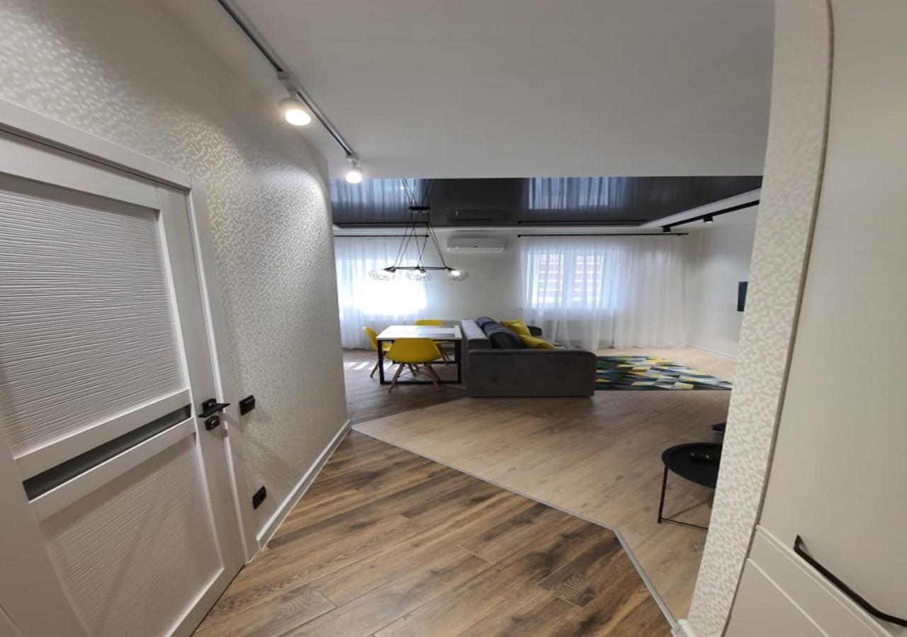 New Lux Apartment 2020 Kharkiv Eksteriør bilde